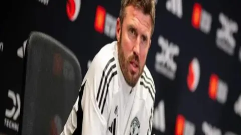 “永恒之墙，岁月常青！🖤💙岩石萨穆埃尔，生日快乐！”